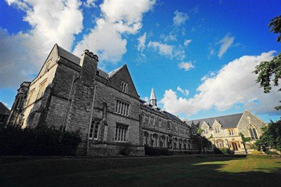 英國(guó)高中留學(xué)2018 如何甄選靠譜的自費(fèi)留學(xué)中介機(jī)構(gòu)